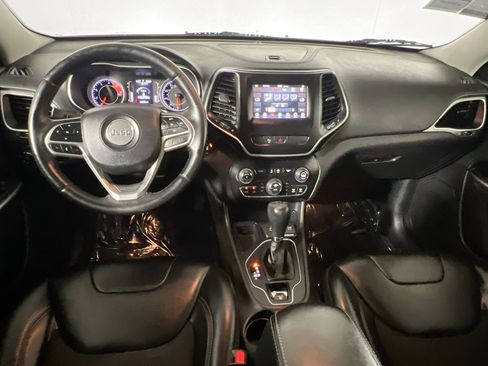 Used 2019 Jeep Cherokee Latitude Plus w/ Comfort/Convenience Group FWD image 30