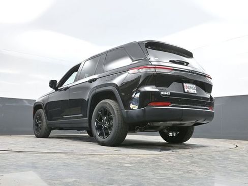 Used 2025 Jeep Grand Cherokee Altitude AWD/4WD image 49