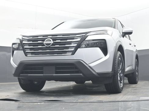 Used 2025 Nissan Rogue SV AWD/4WD image 22
