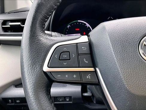 Certified 2024 Toyota Sienna XLE FWD image 24