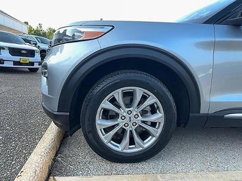 Used 2023 Ford Explorer Limited AWD/4WD image 5