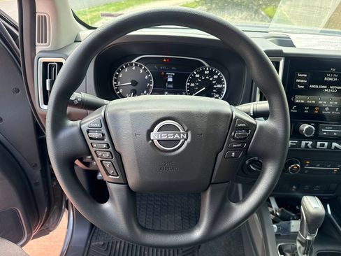 Used 2025 Nissan Frontier SV AWD/4WD image 15