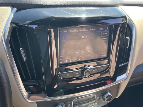 Used 2022 Chevrolet Traverse LS image 7