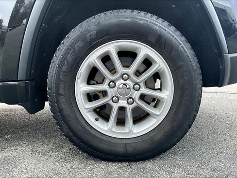 Used 2020 Jeep Grand Cherokee Laredo image 7