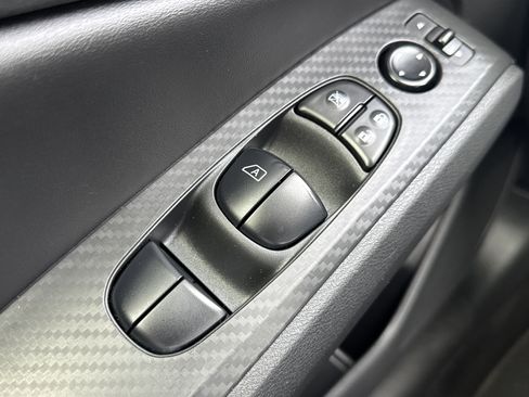 Used 2024 Nissan Altima 2.5 SV image 15