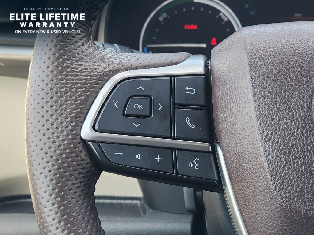 Used 2024 Toyota Sienna Platinum FWD image 28