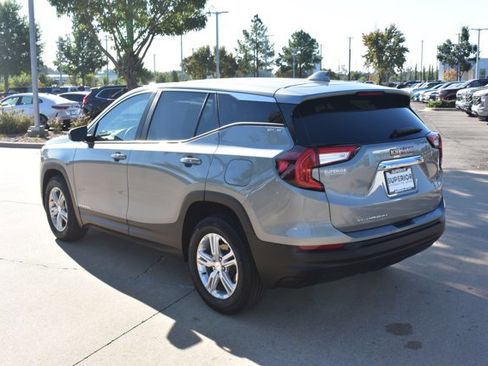 Used 2024 GMC Terrain SLE image 8