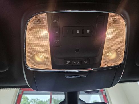 Used 2019 Jeep Grand Cherokee Limited AWD/4WD image 18