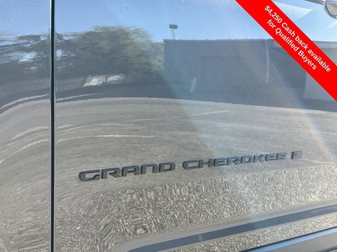 New 2025 Jeep Grand Cherokee Limited w/ Luxury Tech Group II image 33