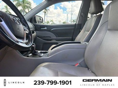Used 2018 Toyota Highlander Limited Platinum AWD/4WD image 12