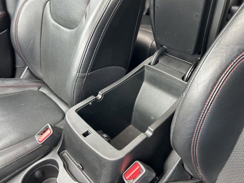 Used 2019 Jeep Cherokee Trailhawk image 47