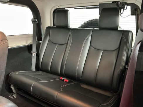 Used 2015 Jeep Wrangler Rubicon w/ Power Convenience Group image 19