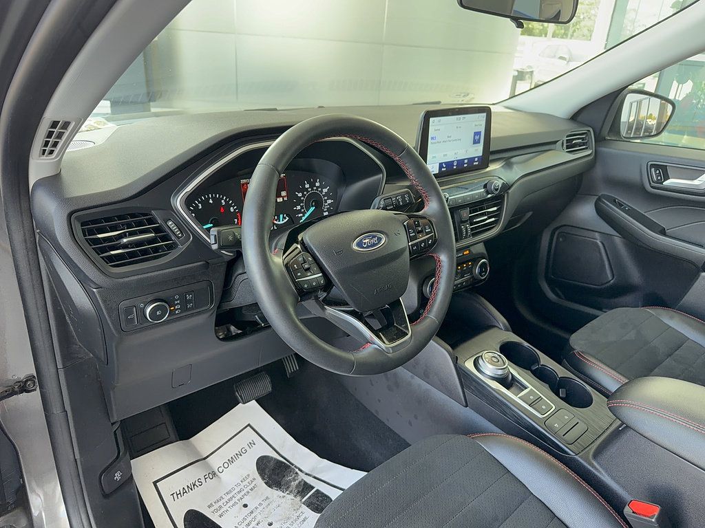 Certified 2022 Ford Escape SEL w/ SEL Stealth AWD Package image 11