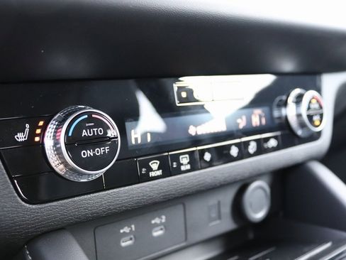 New 2026 Mitsubishi Outlander SE image 13