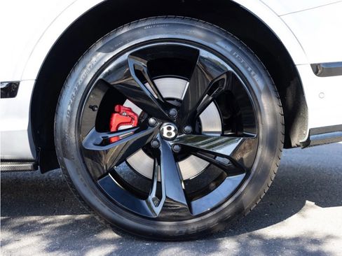 Certified 2024 Bentley Bentayga Extended Wheelbase image 96