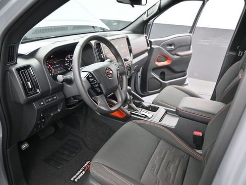 Used 2025 Nissan Frontier PRO-4X image 6