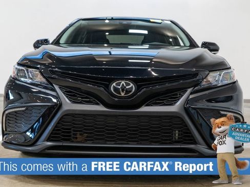 Used 2023 Toyota Camry SE image 2