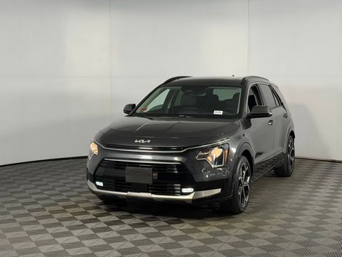 Used 2024 Kia Niro EX Touring image 3