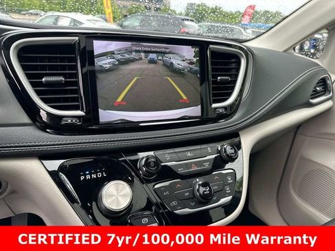 Used 2022 Chrysler Pacifica Touring-L AWD/4WD image 24