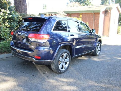 Used 2018 Jeep Grand Cherokee Limited AWD/4WD image 3
