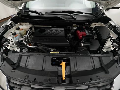 Used 2023 Nissan Rogue SV image 3