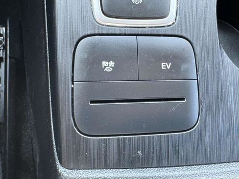 Used 2022 Ford Escape SE image 33