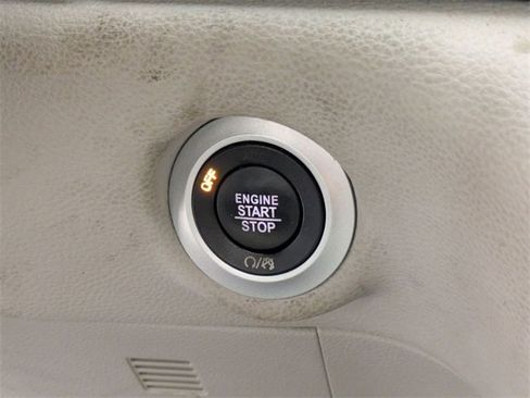 Used 2017 Chrysler Pacifica Limited w/ UConnect Theater Package image 19