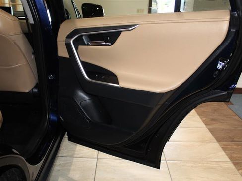 Used 2020 Toyota RAV4 Limited AWD/4WD image 29