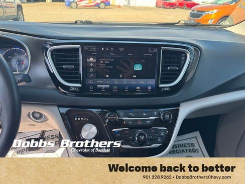 Used 2023 Chrysler Pacifica Touring-L FWD image 25