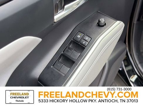 Used 2021 Toyota Highlander XLE FWD image 23