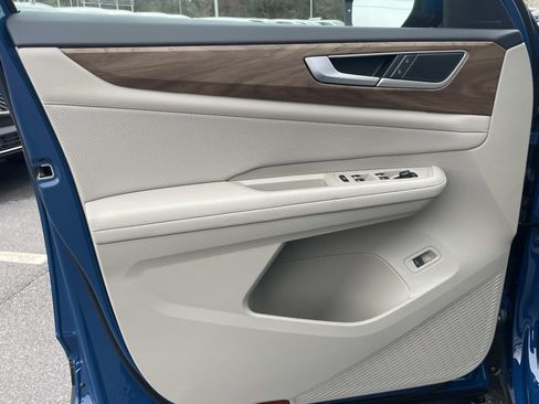 New 2026 Volkswagen Atlas SE FWD image 17