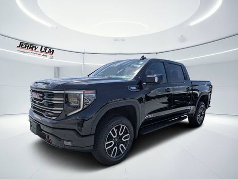 Used 2025 GMC Sierra 1500 AT4 w/ Technology Package AWD/4WD image 7