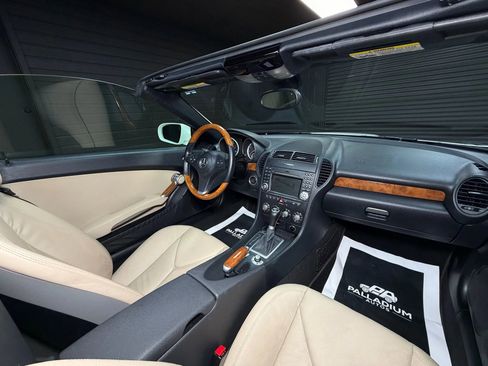 Used 2010 Mercedes-Benz SLK 300 image 22