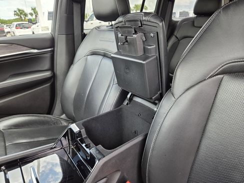 Used 2023 Jeep Grand Cherokee Overland RWD image 33
