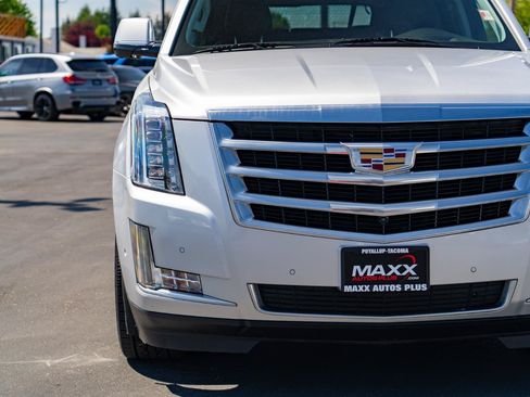 Used 2020 Cadillac Escalade ESV Luxury AWD/4WD image 9