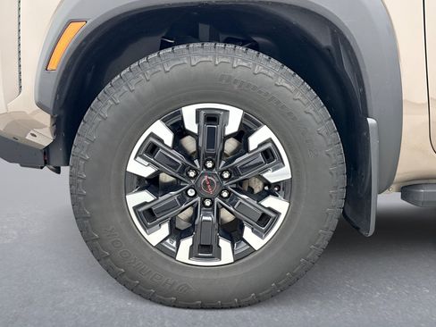 Used 2024 Nissan Frontier PRO-4X w/ Technology Package AWD/4WD image 25