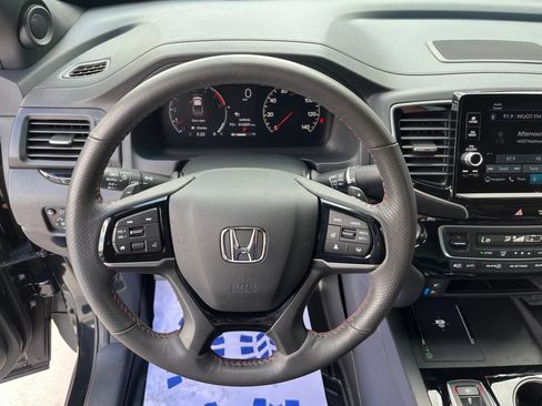 Used 2025 Honda Ridgeline Black Edition image 9
