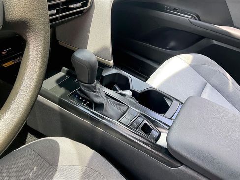 Used 2025 Toyota Camry LE w/ Convenience Package FWD image 15