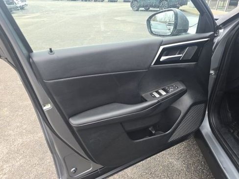 Used 2024 Mitsubishi Outlander SE image 11