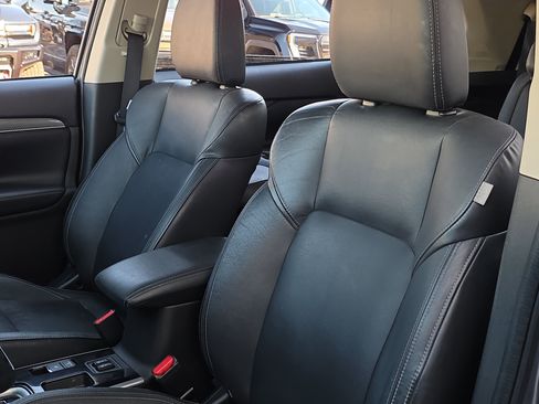 Used 2020 Mitsubishi Outlander LE image 11