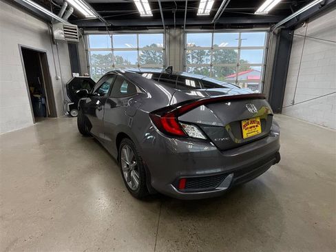 Used 2019 Honda Civic EX image 3