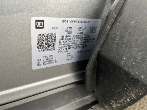 Used 2025 Chevrolet Trax LT image 9