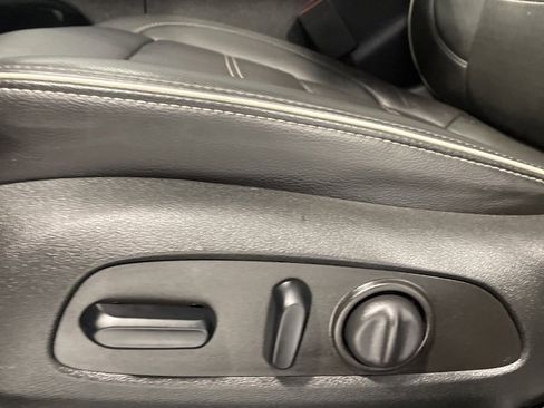 Used 2023 GMC Acadia Denali image 22