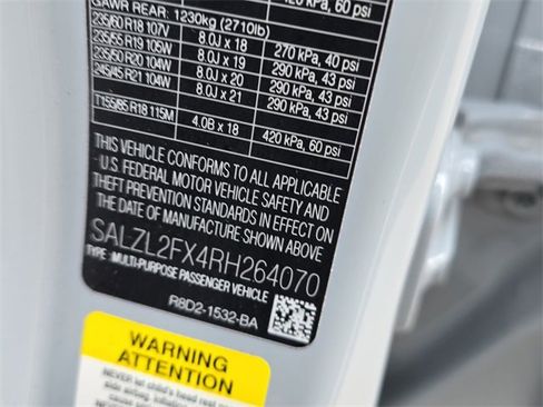 Used 2024 Land Rover Range Rover Evoque Dynamic SE image 37