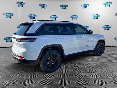 New 2026 Jeep Grand Cherokee Altitude image 5