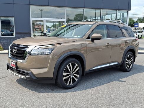 Certified 2023 Nissan Pathfinder Platinum w/ Cargo Package AWD/4WD image 3