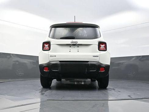 Used 2017 Jeep Renegade Latitude AWD/4WD image 36