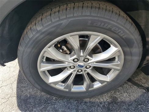 Used 2023 Ford Explorer XLT w/ Equipment Group 202A image 6