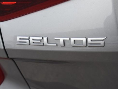 Used 2023 Kia Seltos SX w/ SX Sunroof Package image 13
