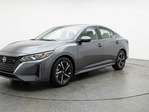 Used 2025 Nissan Sentra SV FWD image 3